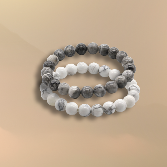 Amuleto Howlite y Jasper Gris: Fuerza y Serenidad en un Solo Accesorio